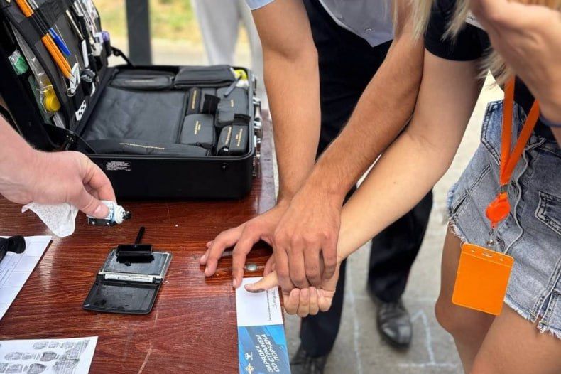 Зарядка со стражем порядка Зарядка со стражем порядка