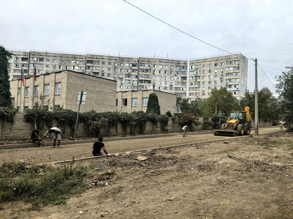 Сергей Козенко: В Краснодоне продолжается ремонт внутриквартальной дороги в квартале Советский Сергей Козенко: В Краснодоне продолжается ремонт внутриквартальной дороги в квартале Советский