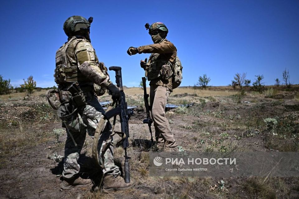 Бойцы 8-й разведывательно-штурмовой бригады Добровольческого корпуса проходят боевое слаживание на одном из полигонов ЛНР Бойцы 8-й разведывательно-штурмовой бригады Добровольческого корпуса проходят боевое слаживание на одном из полигонов ЛНР