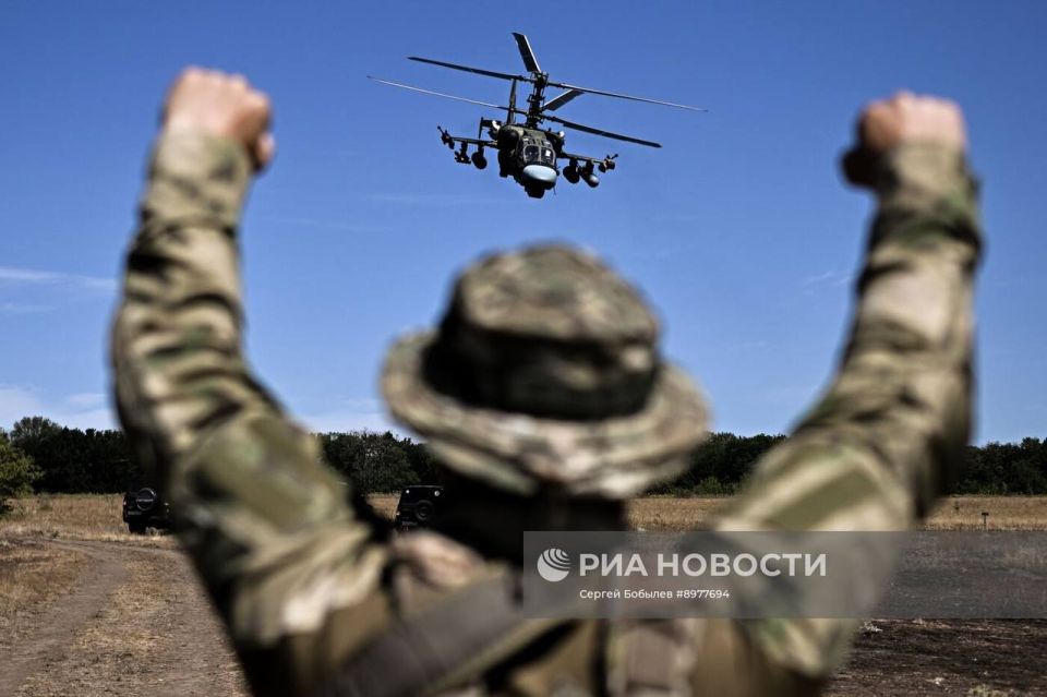 Бойцы 8-ой разведывательно-штурмовой бригады добровольческого корпуса на тренировочном полигоне в ЛНР Бойцы 8-ой разведывательно-штурмовой бригады добровольческого корпуса на тренировочном полигоне в ЛНР