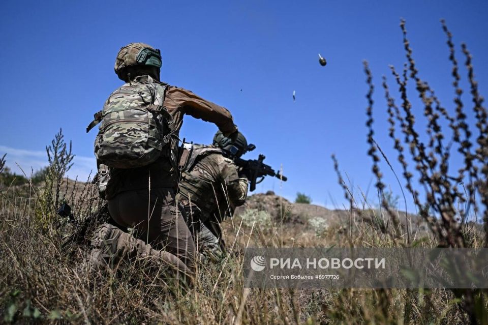 Бойцы 8-й разведывательно-штурмовой бригады Добровольческого корпуса проходят боевое слаживание на одном из полигонов ЛНР Бойцы 8-й разведывательно-штурмовой бригады Добровольческого корпуса проходят боевое слаживание на одном из полигонов ЛНР