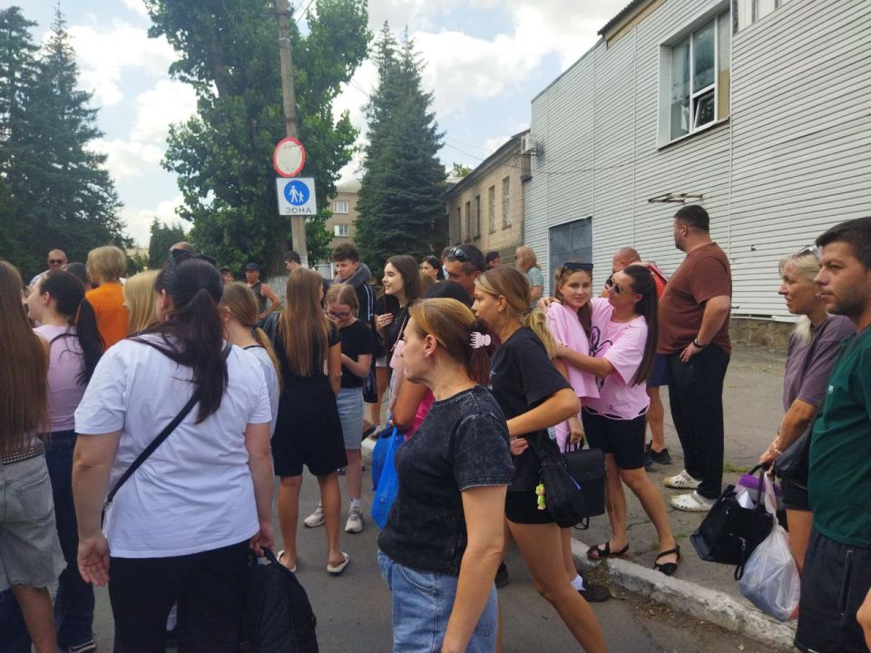Сегодня 48 школьников из города Ровеньки в возрасте 14-17 лет вернулись из Волгограда Сегодня 48 школьников из города Ровеньки в возрасте 14-17 лет вернулись из Волгограда