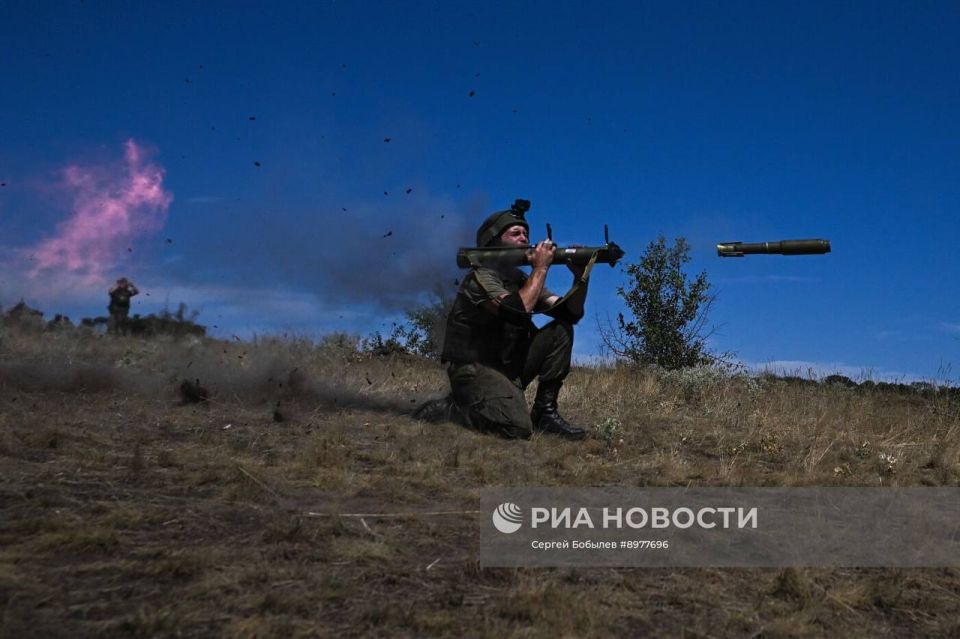 Бойцы 8-й разведывательно-штурмовой бригады Добровольческого корпуса проходят боевое слаживание на одном из полигонов ЛНР Бойцы 8-й разведывательно-штурмовой бригады Добровольческого корпуса проходят боевое слаживание на одном из полигонов ЛНР