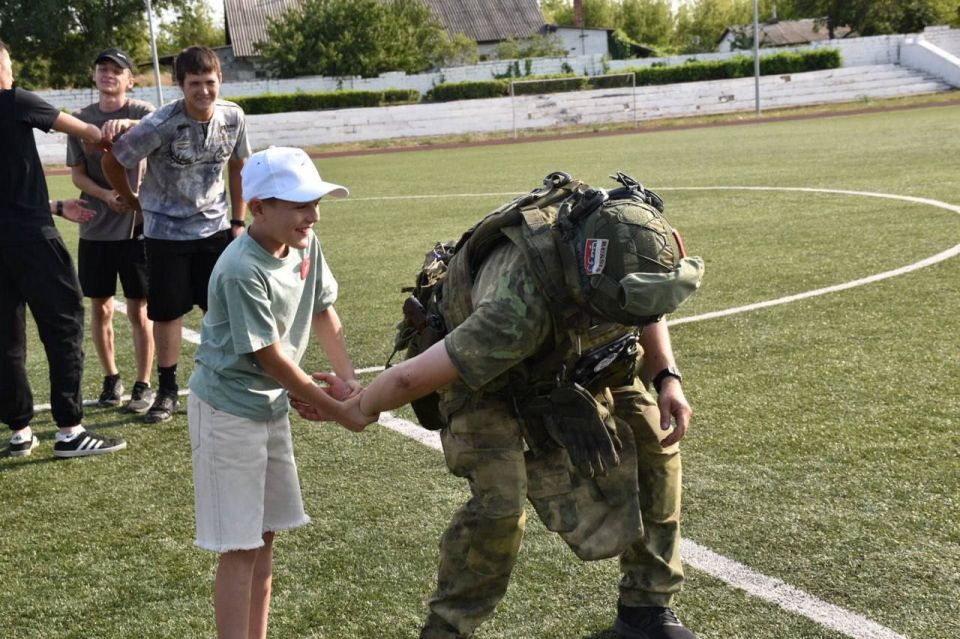 Зарядка со стражами порядка прошла и на территории Перевальского муниципалитета Зарядка со стражами порядка прошла и на территории Перевальского муниципалитета