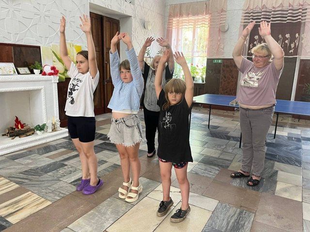 СОСЕДСКАЯ ЗАРЯДКА В ДЕНЬ ФИЗКУЛЬТУРНИКА! СОСЕДСКАЯ ЗАРЯДКА В ДЕНЬ ФИЗКУЛЬТУРНИКА!