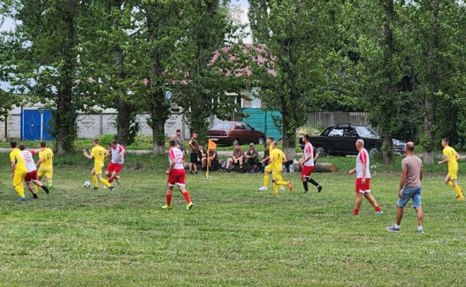 В День физкультурника в рамках Всероссийского спортивного марафона «Сила России» активисты партии «Единая Россия» при поддержке секретаря местного отделения партии «Единая Россия», главы Администрации Беловодского МО Виталия... В День физкультурника в рамках Всероссийского спортивного марафона «Сила России» активисты партии «Единая Россия» при поддержке секретаря местного отделения партии «Единая Россия», главы Администрации Беловодского МО Виталия...
