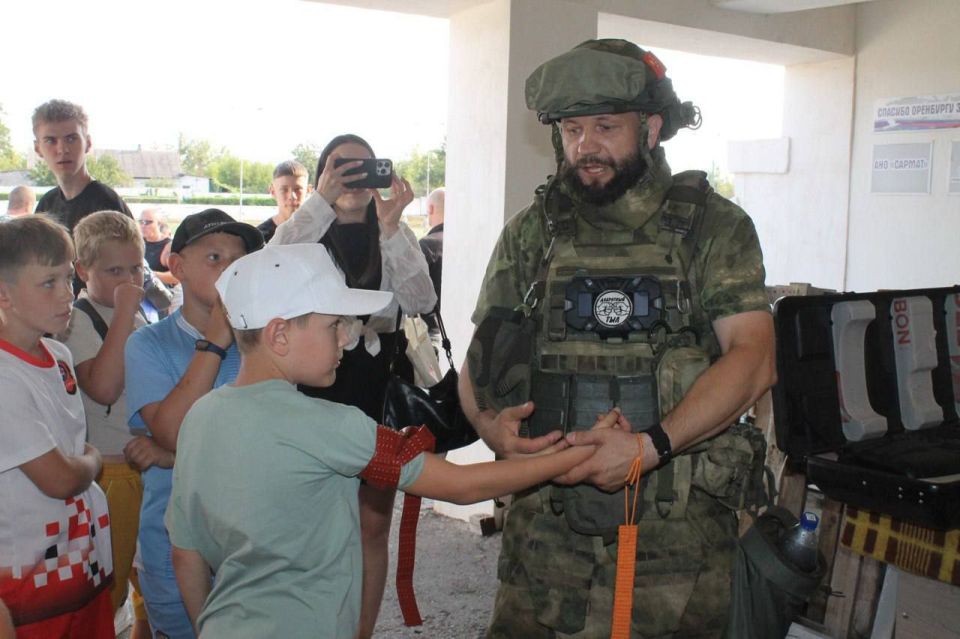 Зарядка со стражами порядка прошла и на территории Перевальского муниципалитета Зарядка со стражами порядка прошла и на территории Перевальского муниципалитета