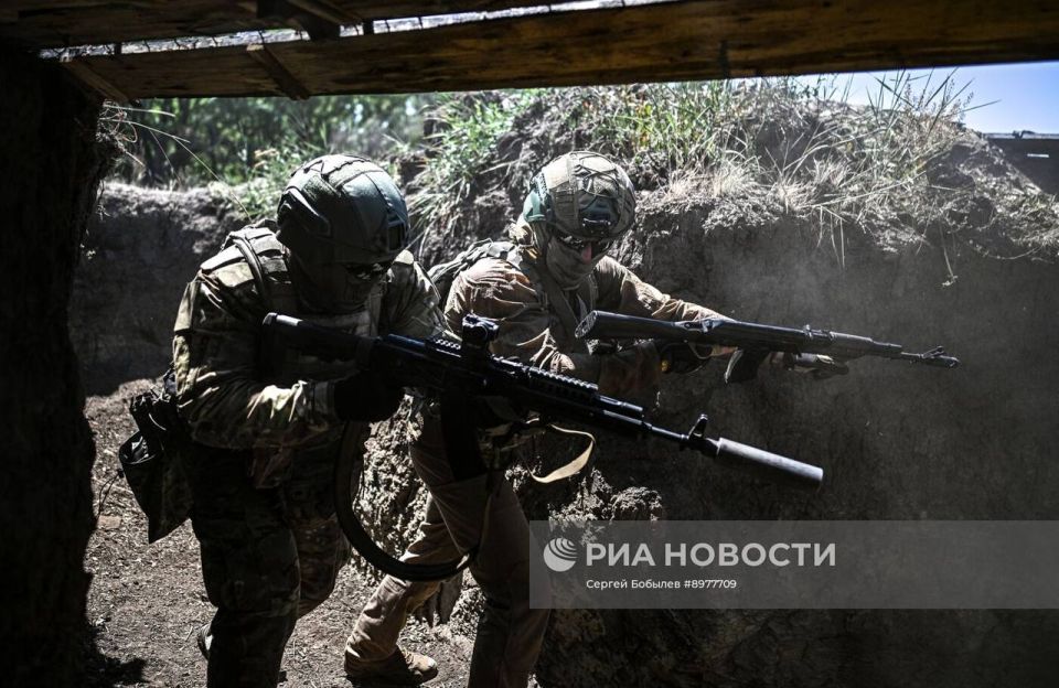 Бойцы 8-й разведывательно-штурмовой бригады Добровольческого корпуса проходят боевое слаживание на одном из полигонов ЛНР Бойцы 8-й разведывательно-штурмовой бригады Добровольческого корпуса проходят боевое слаживание на одном из полигонов ЛНР