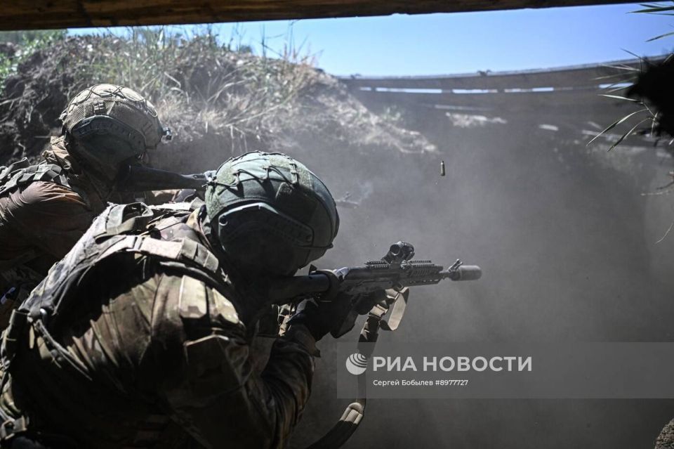 Бойцы 8-й разведывательно-штурмовой бригады Добровольческого корпуса проходят боевое слаживание на одном из полигонов ЛНР Бойцы 8-й разведывательно-штурмовой бригады Добровольческого корпуса проходят боевое слаживание на одном из полигонов ЛНР