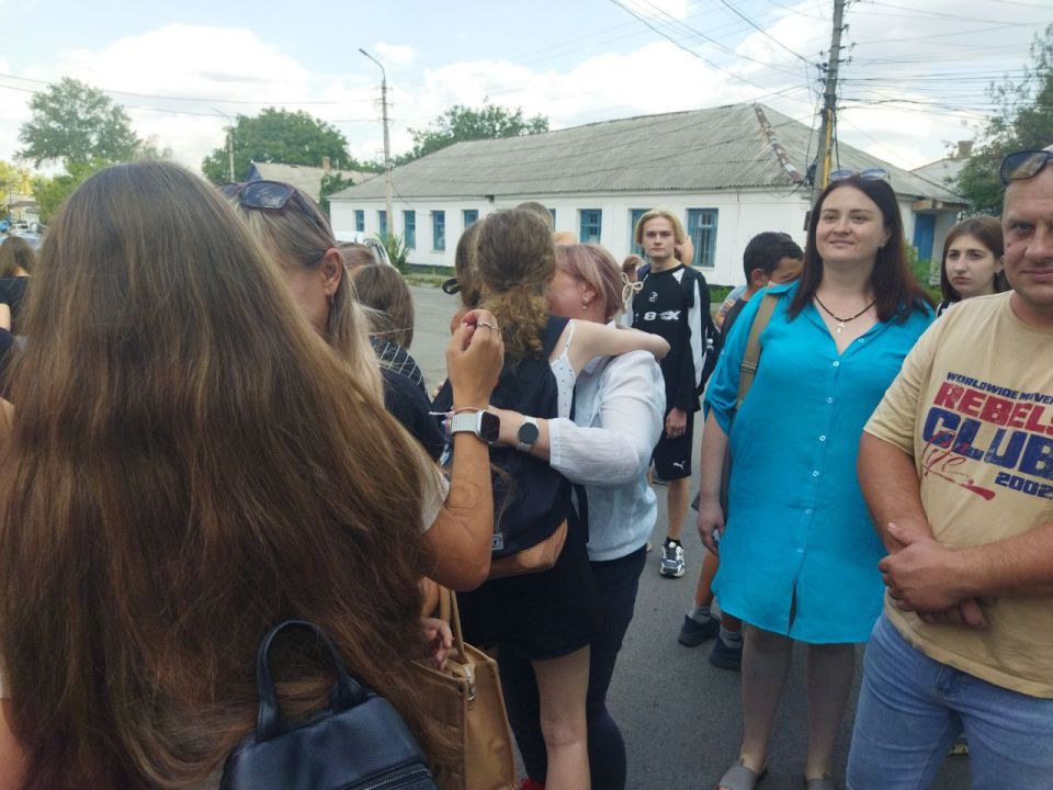 Сегодня 48 школьников из города Ровеньки в возрасте 14-17 лет вернулись из Волгограда Сегодня 48 школьников из города Ровеньки в возрасте 14-17 лет вернулись из Волгограда