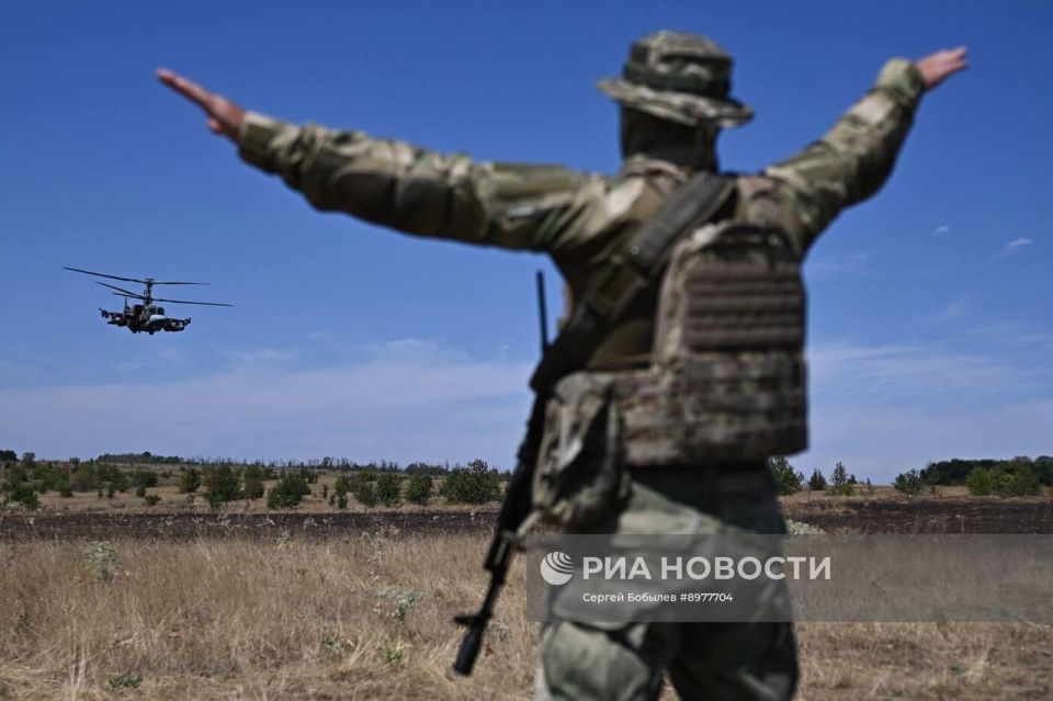 Бойцы 8-й разведывательно-штурмовой бригады Добровольческого корпуса проходят боевое слаживание на одном из полигонов ЛНР Бойцы 8-й разведывательно-штурмовой бригады Добровольческого корпуса проходят боевое слаживание на одном из полигонов ЛНР