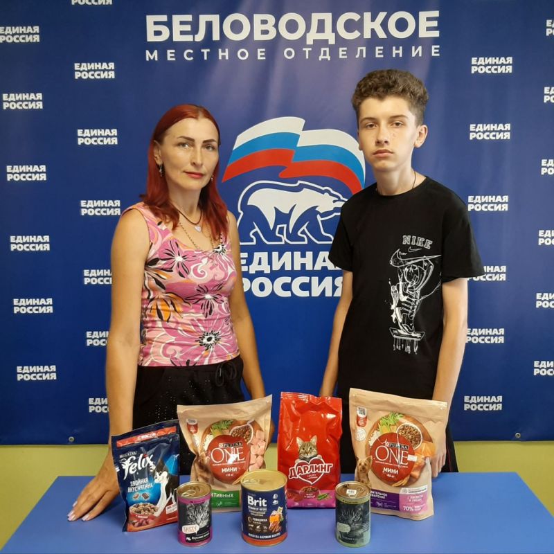 Активисты и сторонники «Единой России» передают корм для животных в рамках акции «Лучший друг» Активисты и сторонники «Единой России» передают корм для животных в рамках акции «Лучший друг»