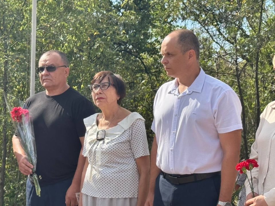 Сергей Соловьев: Сегодня у мемориала памяти погибших защитников Отечества собрались те, кому дорога история нашей земли и судьба её героев Сергей Соловьев: Сегодня у мемориала памяти погибших защитников Отечества собрались те, кому дорога история нашей земли и судьба её героев