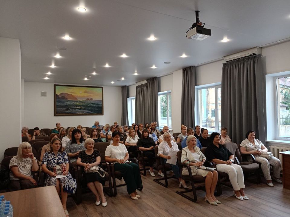 В Саратове завершилась профессиональная стажировка, посвящённая организации деятельности комиссии по делам несовершеннолетних и защите их прав В Саратове завершилась профессиональная стажировка, посвящённая организации деятельности комиссии по делам несовершеннолетних и защите их прав