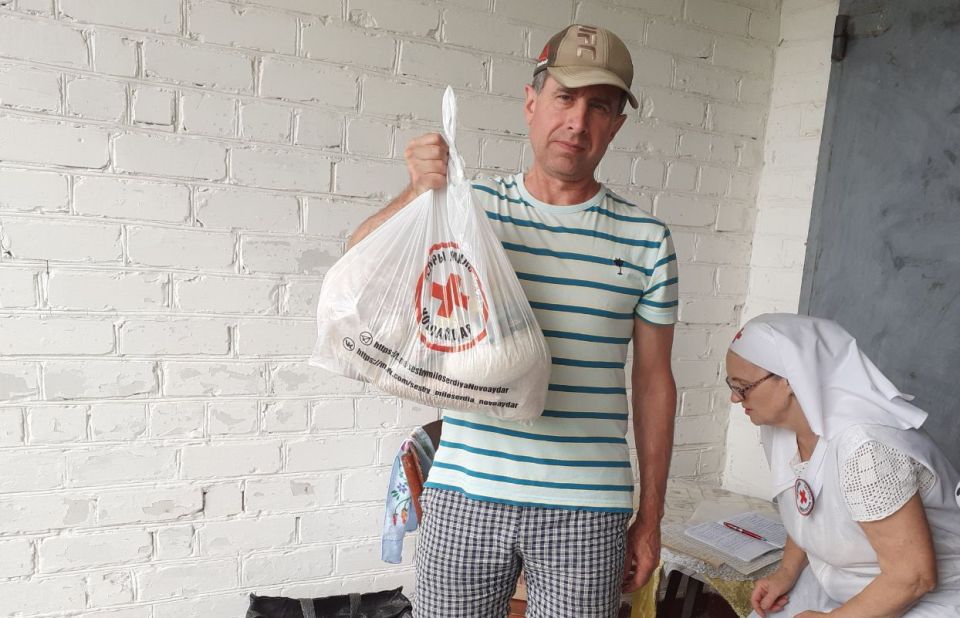 ПОМОЩЬ ТЕМ, КТО НУЖДАЕТСЯ. Депутат Народного Совета ЛНР от фракции ЛДПР Галина Дуброва и депутат Совета Новоайдарского муниципального округа Арсен Серджан оказали адресную помощь подопечным православного Сестричества... ПОМОЩЬ ТЕМ, КТО НУЖДАЕТСЯ. Депутат Народного Совета ЛНР от фракции ЛДПР Галина Дуброва и депутат Совета Новоайдарского муниципального округа Арсен Серджан оказали адресную помощь подопечным православного Сестричества...
