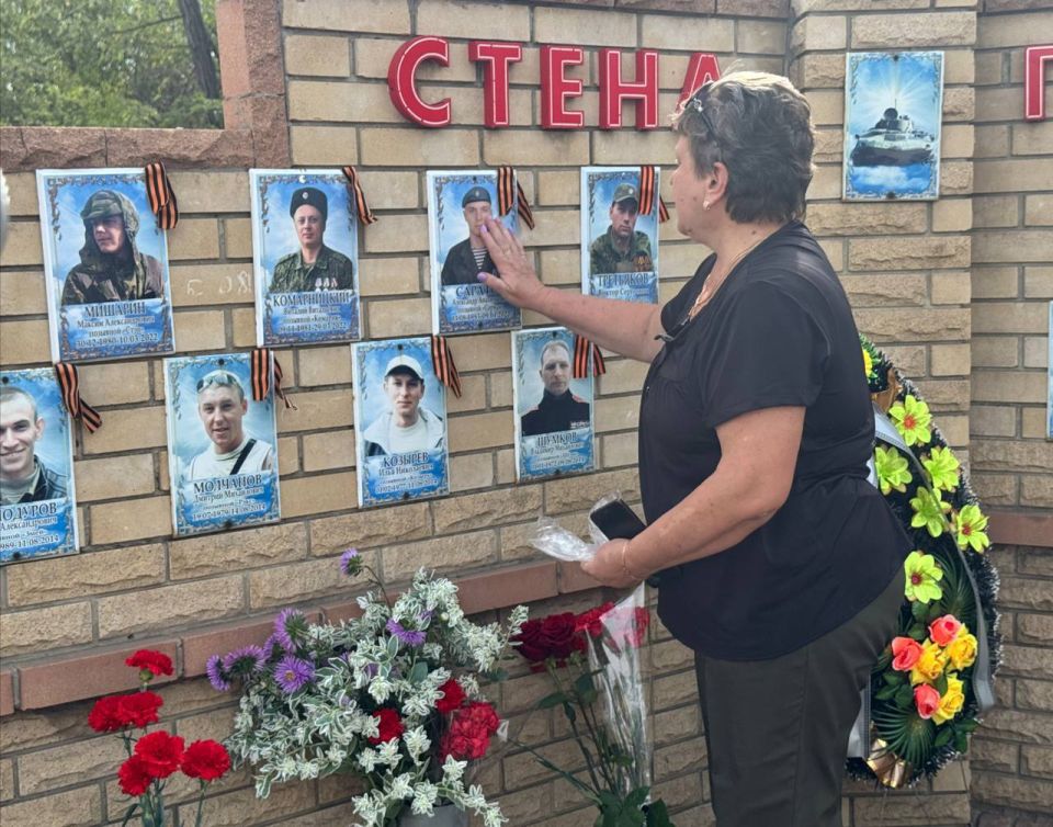 Сергей Соловьев: Сегодня у мемориала памяти погибших защитников Отечества собрались те, кому дорога история нашей земли и судьба её героев Сергей Соловьев: Сегодня у мемориала памяти погибших защитников Отечества собрались те, кому дорога история нашей земли и судьба её героев