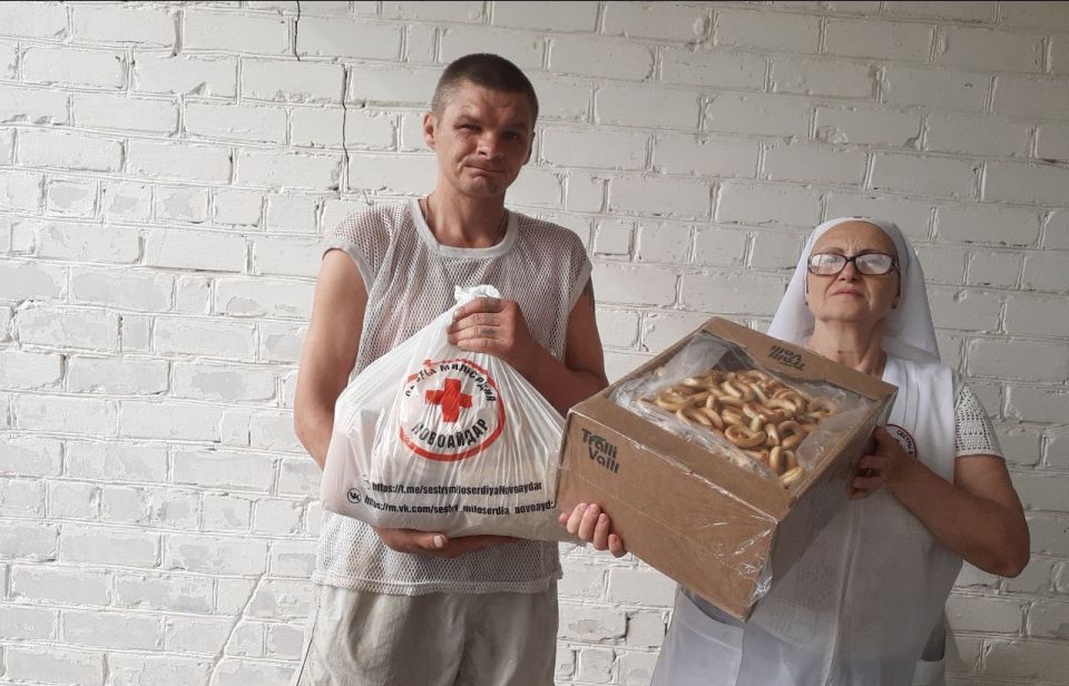 ПОМОЩЬ ТЕМ, КТО НУЖДАЕТСЯ. Депутат Народного Совета ЛНР от фракции ЛДПР Галина Дуброва и депутат Совета Новоайдарского муниципального округа Арсен Серджан оказали адресную помощь подопечным православного Сестричества... ПОМОЩЬ ТЕМ, КТО НУЖДАЕТСЯ. Депутат Народного Совета ЛНР от фракции ЛДПР Галина Дуброва и депутат Совета Новоайдарского муниципального округа Арсен Серджан оказали адресную помощь подопечным православного Сестричества...