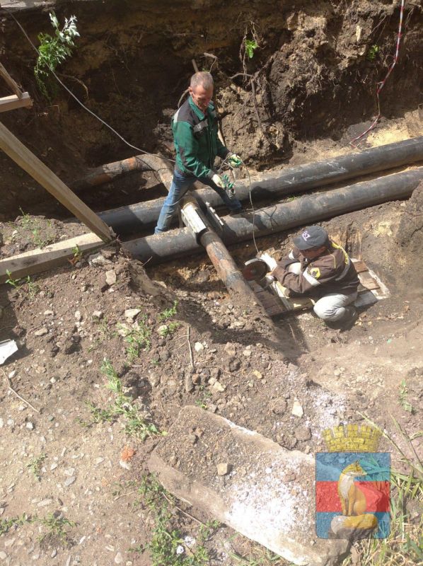 Специалисты МУП "Водоканал города Лисичанска" продолжают устранять порывы водопроводных сетей Специалисты МУП "Водоканал города Лисичанска" продолжают устранять порывы водопроводных сетей