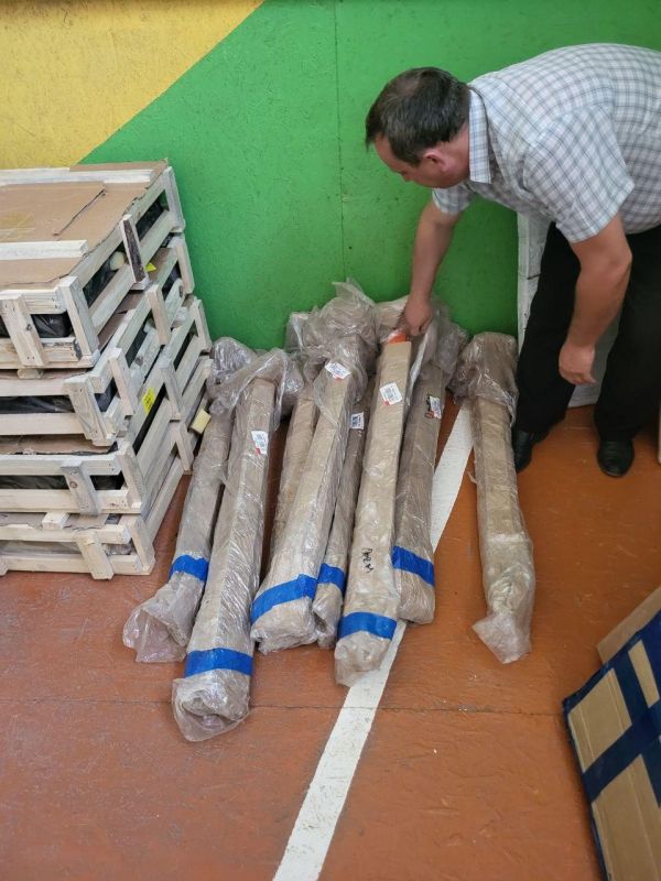 Перевальский округ получил спортивное оборудование от региона-шефа Перевальский округ получил спортивное оборудование от региона-шефа