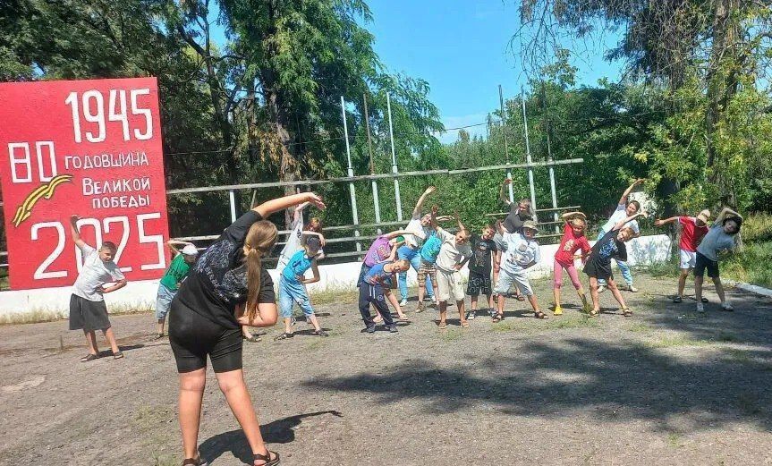 Соседские зарядки в День физкультурника прошли в поселках ЛНР Соседские зарядки в День физкультурника прошли в поселках ЛНР