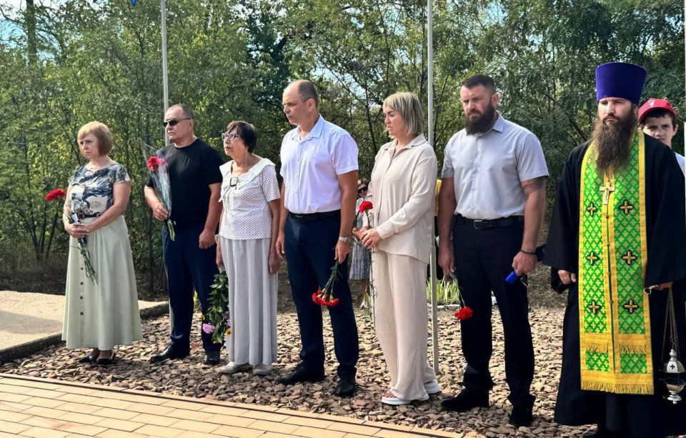 Сергей Соловьев: Сегодня у мемориала памяти погибших защитников Отечества собрались те, кому дорога история нашей земли и судьба её героев Сергей Соловьев: Сегодня у мемориала памяти погибших защитников Отечества собрались те, кому дорога история нашей земли и судьба её героев