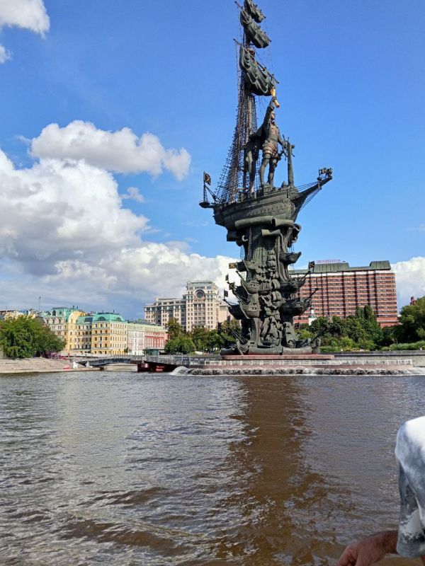 Обучающиеся Брянковской специализированной школы №1 совершили увлекательное путешествие, отправившись в сердце нашей страны — Москву Обучающиеся Брянковской специализированной школы №1 совершили увлекательное путешествие, отправившись в сердце нашей страны — Москву