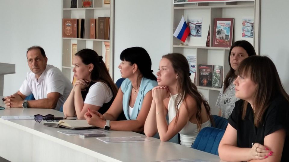 Андрей Рубанцов: В Центральной библиотеке для взрослых им. Г. Сковороды города Ровеньки состоялось заседание выездной сессии по вопросу деятельности некоммерческих организаций городского округа город Ровеньки Андрей Рубанцов: В Центральной библиотеке для взрослых им. Г. Сковороды города Ровеньки состоялось заседание выездной сессии по вопросу деятельности некоммерческих организаций городского округа город Ровеньки