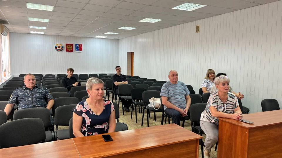 Альберт Зинченко: Сегодня заместитель Главы Станично-Луганского МО Анна Кулиш, провела очередное заседание муниципальной комиссии по делам несовершеннолетних и защите их прав Станично-Луганского МО ЛНР Альберт Зинченко: Сегодня заместитель Главы Станично-Луганского МО Анна Кулиш, провела очередное заседание муниципальной комиссии по делам несовершеннолетних и защите их прав Станично-Луганского МО ЛНР