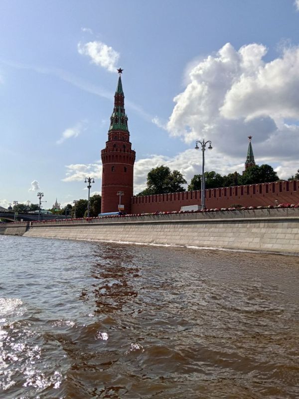 Обучающиеся Брянковской специализированной школы №1 совершили увлекательное путешествие, отправившись в сердце нашей страны — Москву Обучающиеся Брянковской специализированной школы №1 совершили увлекательное путешествие, отправившись в сердце нашей страны — Москву