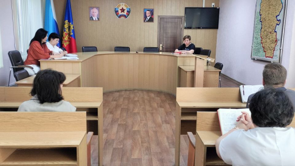 Сегодня под руководством врип Главы городского округа город Ровеньки Татьяны Хрипачевой состоялось плановое рабочее совещание с участием руководителей управлений администрации и структурных подразделений Сегодня под руководством врип Главы городского округа город Ровеньки Татьяны Хрипачевой состоялось плановое рабочее совещание с участием руководителей управлений администрации и структурных подразделений