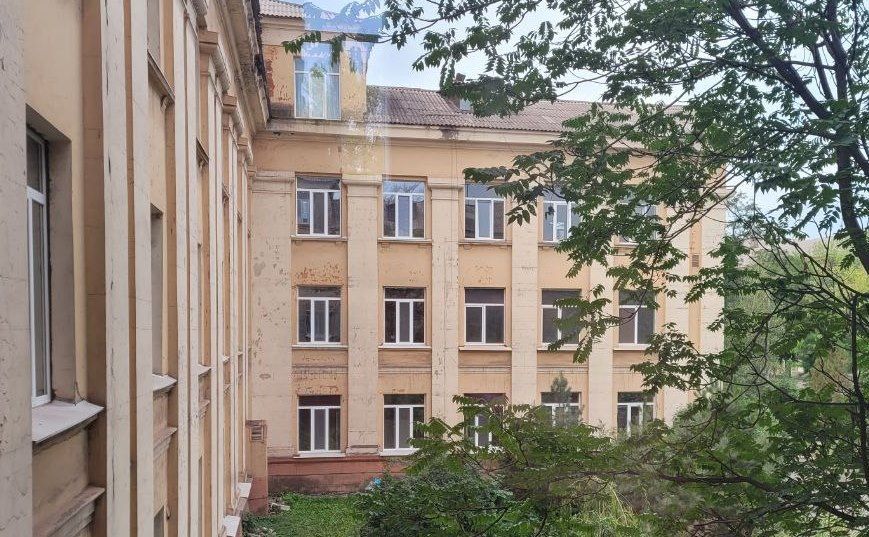Вологодские специалисты заменили более 600 окон в образовательных учреждениях Алчевска Вологодские специалисты заменили более 600 окон в образовательных учреждениях Алчевска