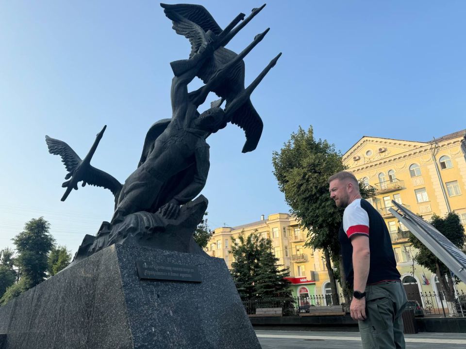 Мемориальный комплекс в Луганске: «Журавли» и Пилон Славы — символы памяти и героизма Мемориальный комплекс в Луганске: «Журавли» и Пилон Славы — символы памяти и героизма
