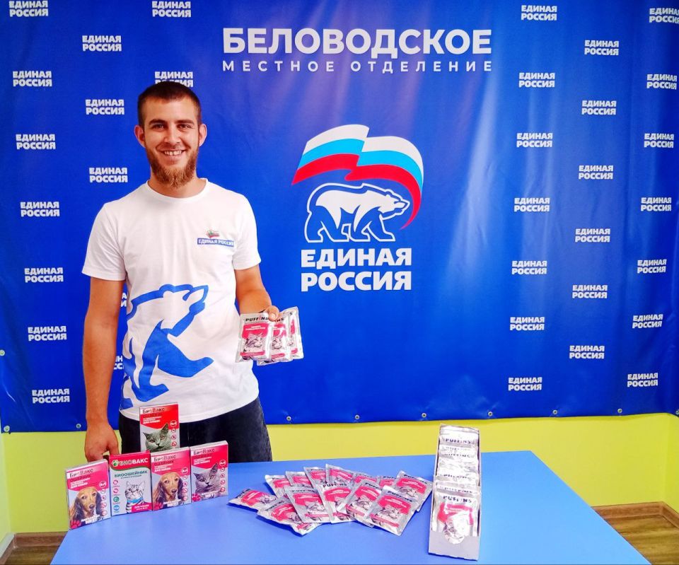 Активисты и сторонники «Единой России» передают корм для животных в рамках акции «Лучший друг» Активисты и сторонники «Единой России» передают корм для животных в рамках акции «Лучший друг»