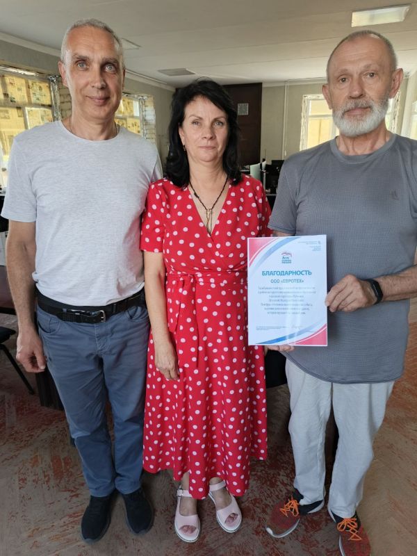 Депутаты фракции «ЕДИНАЯ РОССИЯ» города Рубежное поздравили строителей с профессиональным праздником Депутаты фракции «ЕДИНАЯ РОССИЯ» города Рубежное поздравили строителей с профессиональным праздником