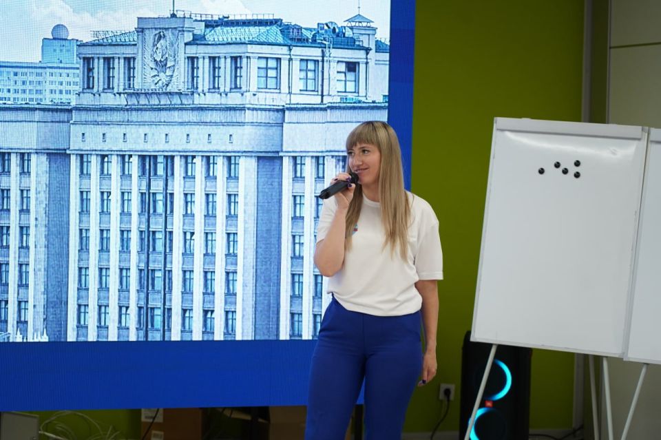 Избирательная комиссия ЛНР провела образовательную деловую игру для молодежи Избирательная комиссия ЛНР провела образовательную деловую игру для молодежи