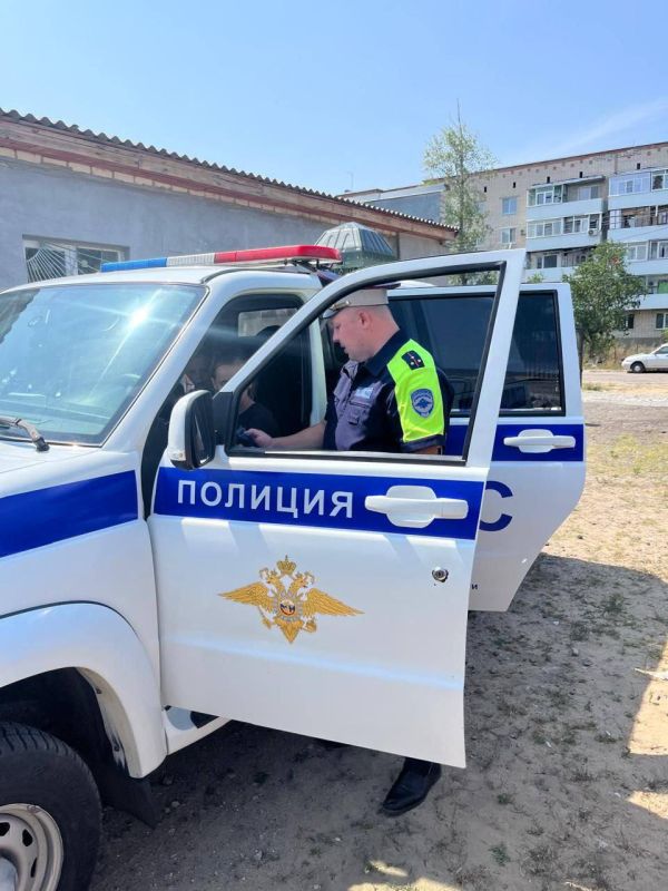 Во Всероссийский день физкультурника сотрудники ОГИБДД ОМВД России «Рубежанский» провели профилактическую беседу с детьми Во Всероссийский день физкультурника сотрудники ОГИБДД ОМВД России «Рубежанский» провели профилактическую беседу с детьми