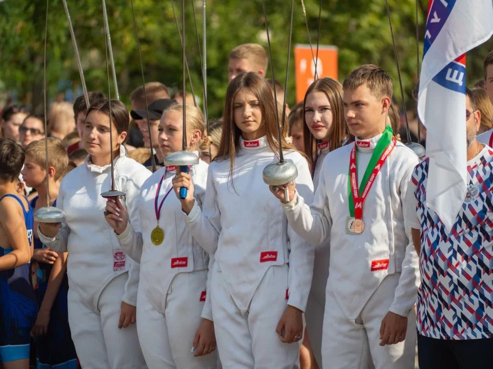 Фестиваль спорта и торжественное награждение спортсменов и тренеров в День физкультурника состоялись в сквере имени героев «Молодой гвардии» в Луганске Фестиваль спорта и торжественное награждение спортсменов и тренеров в День физкультурника состоялись в сквере имени героев «Молодой гвардии» в Луганске