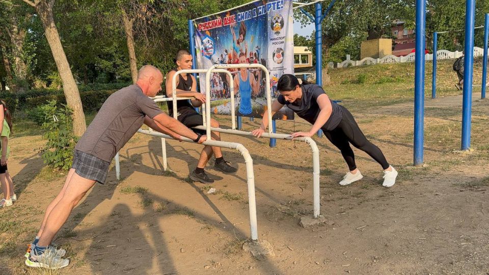 День физкультурника в ЛНР. Ветераны боевых действий, подопечные филиала Государственного фонда «Защитники Отечества» в Луганской Народной Республике приняли участие в большом фестивале спорта, организованном Министерством... День физкультурника в ЛНР. Ветераны боевых действий, подопечные филиала Государственного фонда «Защитники Отечества» в Луганской Народной Республике приняли участие в большом фестивале спорта, организованном Министерством...