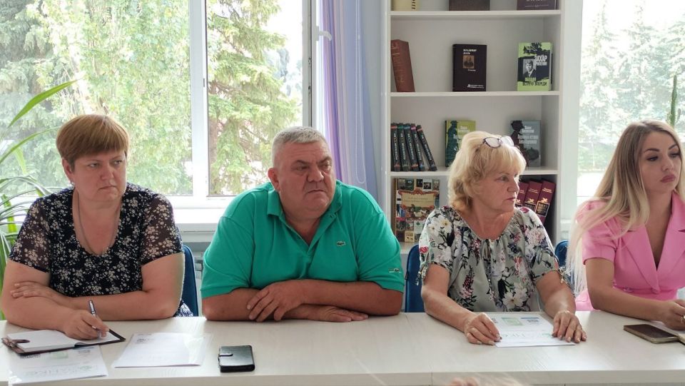 Андрей Рубанцов: В Центральной библиотеке для взрослых им. Г. Сковороды города Ровеньки состоялось заседание выездной сессии по вопросу деятельности некоммерческих организаций городского округа город Ровеньки Андрей Рубанцов: В Центральной библиотеке для взрослых им. Г. Сковороды города Ровеньки состоялось заседание выездной сессии по вопросу деятельности некоммерческих организаций городского округа город Ровеньки