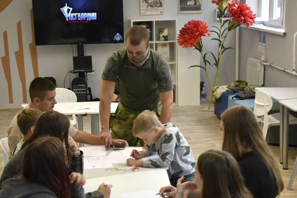 Увлекательное и полезное мероприятие прошло сегодня в МБУ “Марковский районный дом культуры”! Совместно с Росгвардией мы провели развлекательно-игровую программу “Действие в экстремальной ситуации”! Увлекательное и полезное мероприятие прошло сегодня в МБУ “Марковский районный дом культуры”! Совместно с Росгвардией мы провели развлекательно-игровую программу “Действие в экстремальной ситуации”!