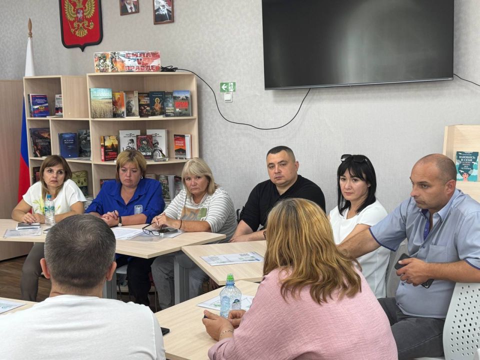В Красном Луче состоялась встреча, посвящённая вопросам поддержки НКО и ТОСов на территории нашего округа. В Красном Луче состоялась встреча, посвящённая вопросам поддержки НКО и ТОСов на территории нашего округа.