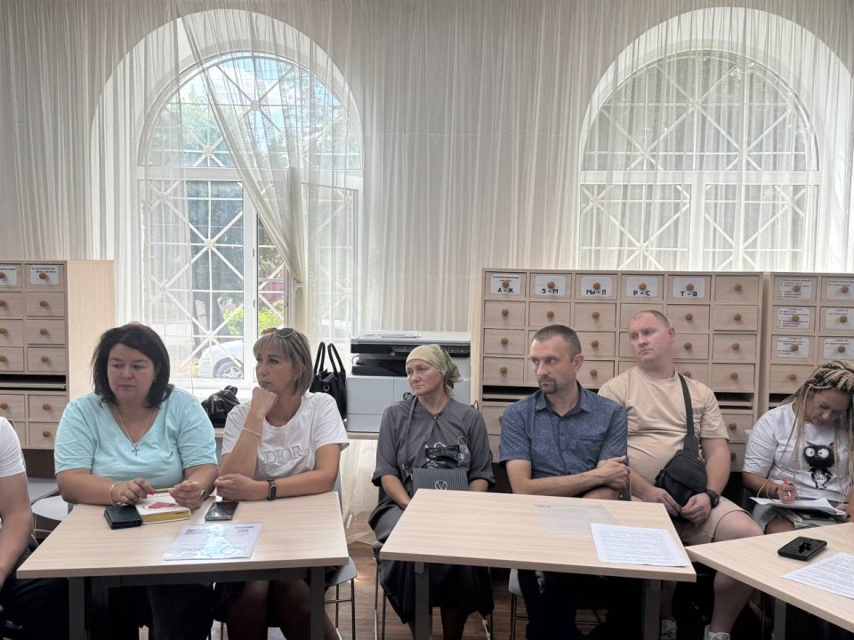 В Красном Луче состоялась встреча, посвящённая вопросам поддержки НКО и ТОСов на территории нашего округа. В Красном Луче состоялась встреча, посвящённая вопросам поддержки НКО и ТОСов на территории нашего округа.