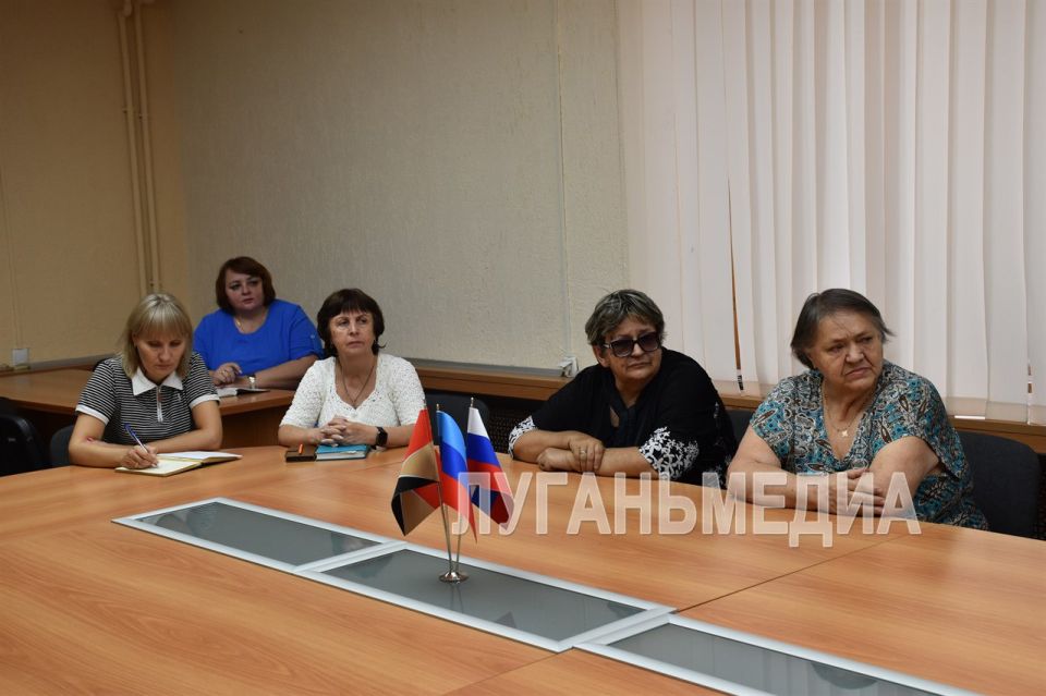 В Алчевске состоялась встреча семей участников СВО с руководителем общественной организации «Союз офицерских жен» Светланой Кошелевой В Алчевске состоялась встреча семей участников СВО с руководителем общественной организации «Союз офицерских жен» Светланой Кошелевой