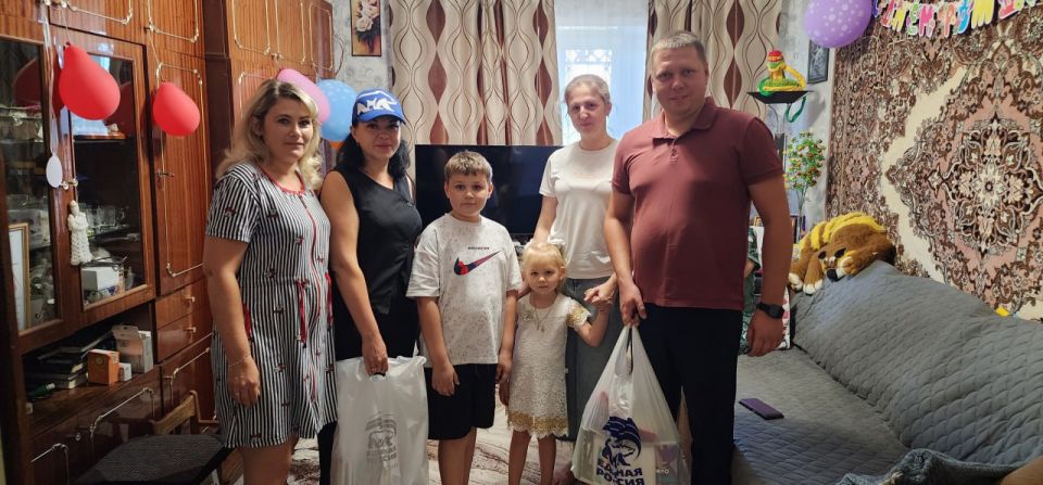 Принял участие в партийной акции «Собери ребёнка в школу» реализуемой в рамках партийного проекта «Новая школа» Принял участие в партийной акции «Собери ребёнка в школу» реализуемой в рамках партийного проекта «Новая школа»