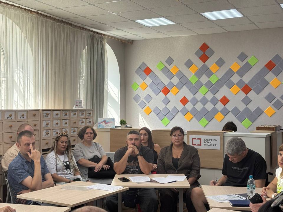 В Красном Луче состоялась встреча, посвящённая вопросам поддержки НКО и ТОСов на территории нашего округа. В Красном Луче состоялась встреча, посвящённая вопросам поддержки НКО и ТОСов на территории нашего округа.