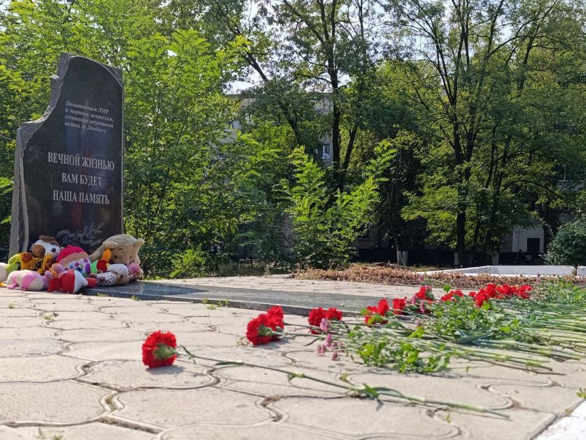 В Антраците почтили память защитников Донбасса В Антраците почтили память защитников Донбасса