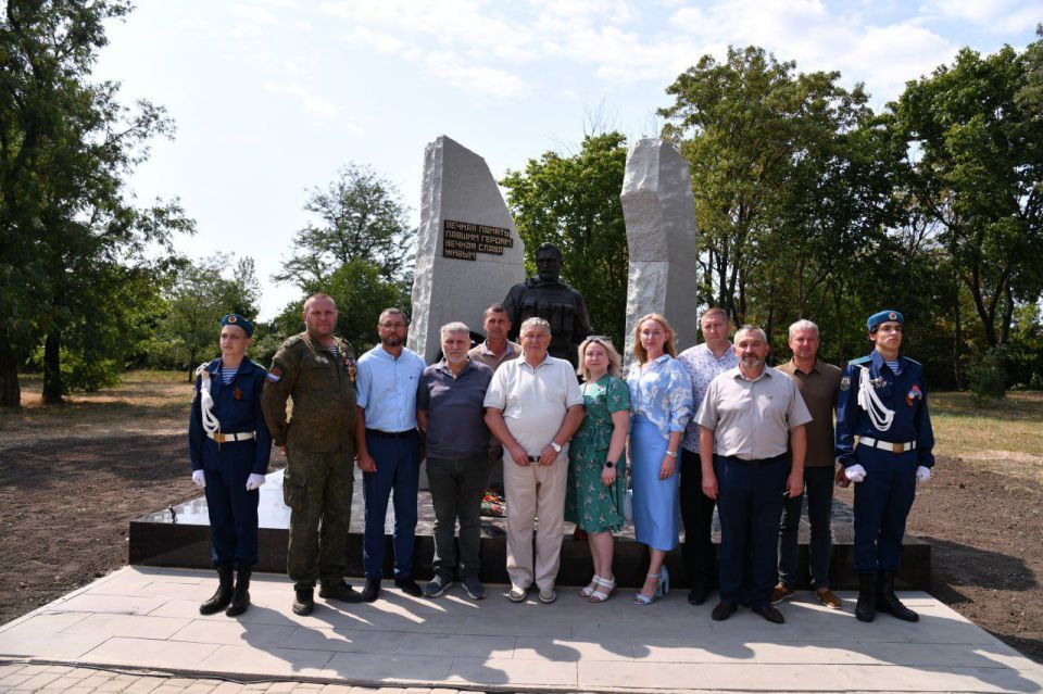 В СВЕРДЛОВСКЕ ОТКРЫЛИ ПАМЯТНИК ЗАЩИТНИКАМ ДОНБАССА И УЧАСТНИКАМ СВО В СВЕРДЛОВСКЕ ОТКРЫЛИ ПАМЯТНИК ЗАЩИТНИКАМ ДОНБАССА И УЧАСТНИКАМ СВО