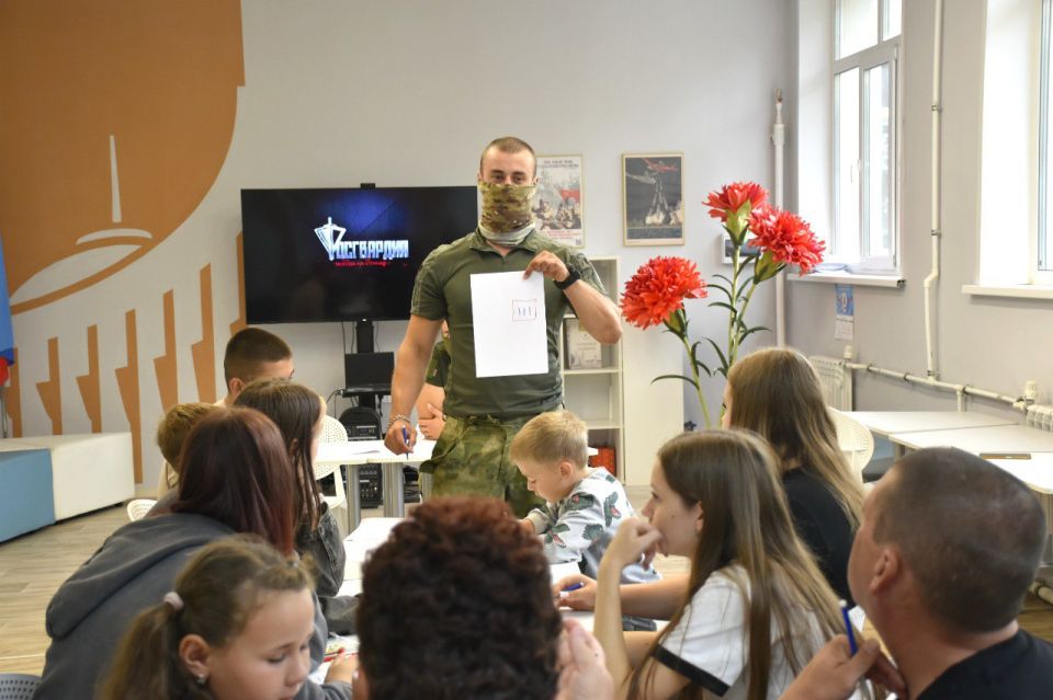 Увлекательное и полезное мероприятие прошло сегодня в МБУ “Марковский районный дом культуры”! Совместно с Росгвардией мы провели развлекательно-игровую программу “Действие в экстремальной ситуации”! Увлекательное и полезное мероприятие прошло сегодня в МБУ “Марковский районный дом культуры”! Совместно с Росгвардией мы провели развлекательно-игровую программу “Действие в экстремальной ситуации”!