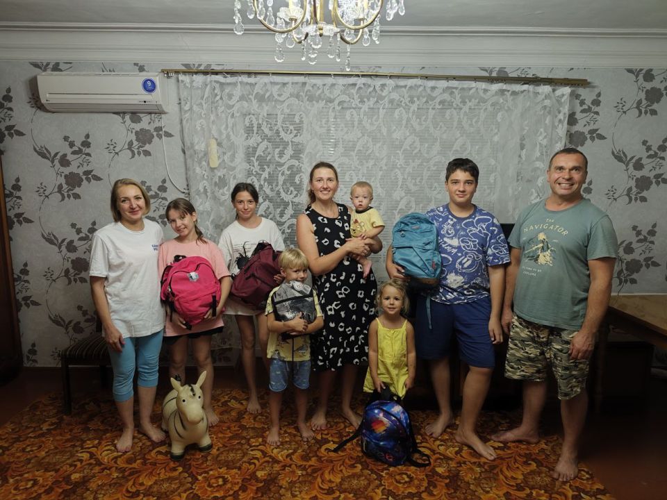«Единая Россия» продолжает выдавать детям рюкзаки и канцелярию в рамках акции «Собери ребенка в школу» «Единая Россия» продолжает выдавать детям рюкзаки и канцелярию в рамках акции «Собери ребенка в школу»