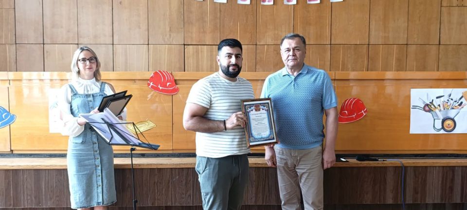 В городе Рубежное состоялся концерт-чествование «Здесь будет город-сад», посвящённый Дню строителя В городе Рубежное состоялся концерт-чествование «Здесь будет город-сад», посвящённый Дню строителя
